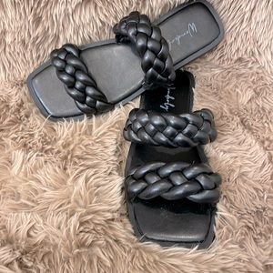 Wonderly Braided flat sandals Black size 8.5 square toe